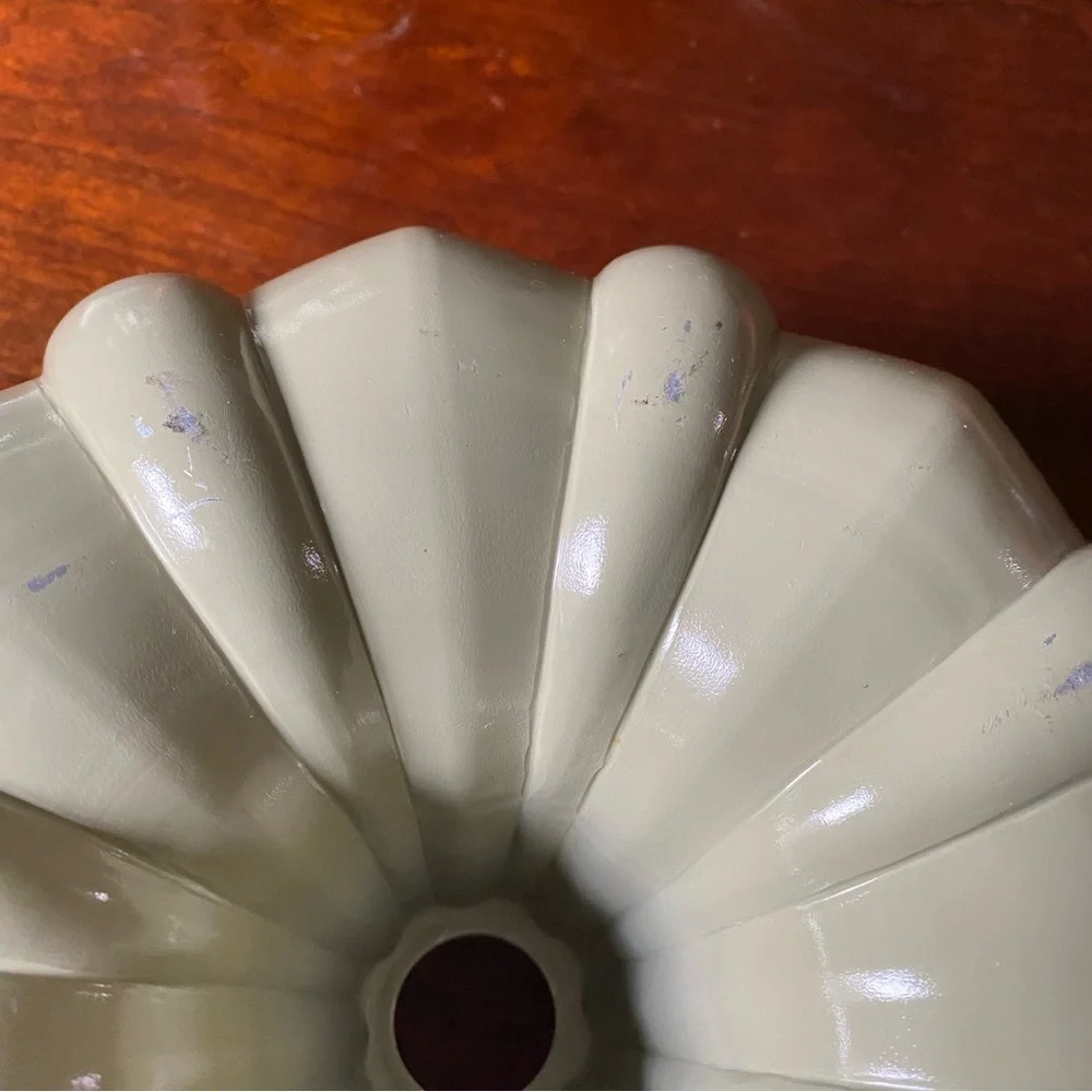 Vintage Mirro Coated Aluminum Avocado Ombré 12 Cup Crownburst Cake Mold